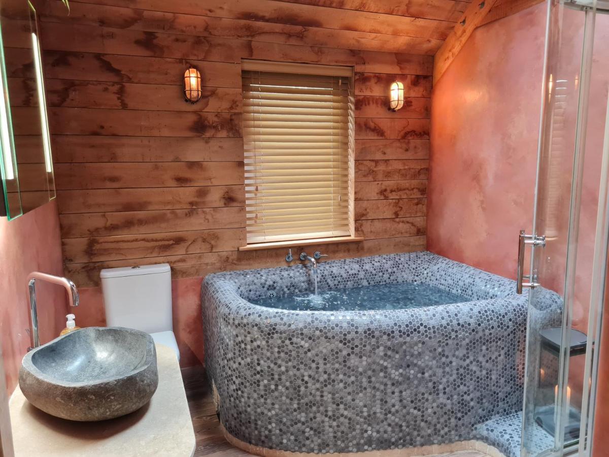 The Old Pottery, Unique Views & Spa-Like Bathroom アッシュバートン エクステリア 写真